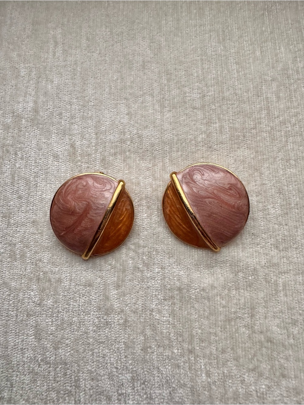 🛍️3/$35🛍️ Vintage Enamel Clip-On Earrings